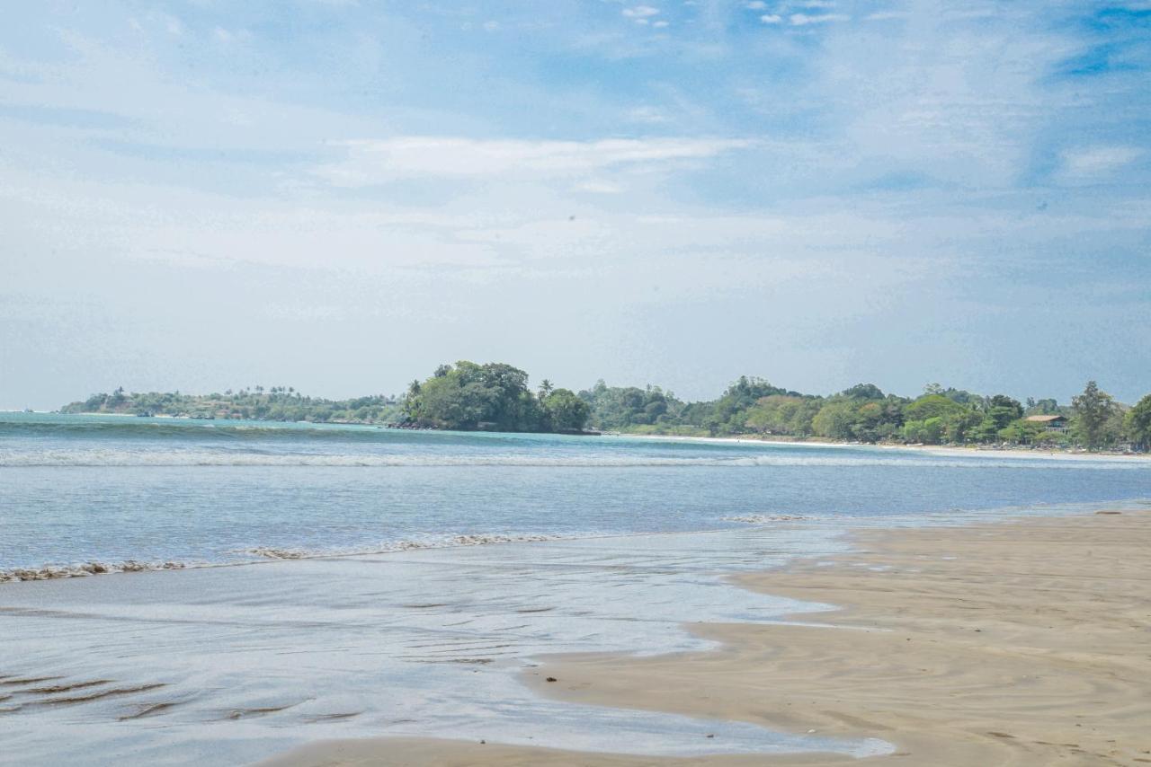 Отель Centhara Beach Велигама Экстерьер фото